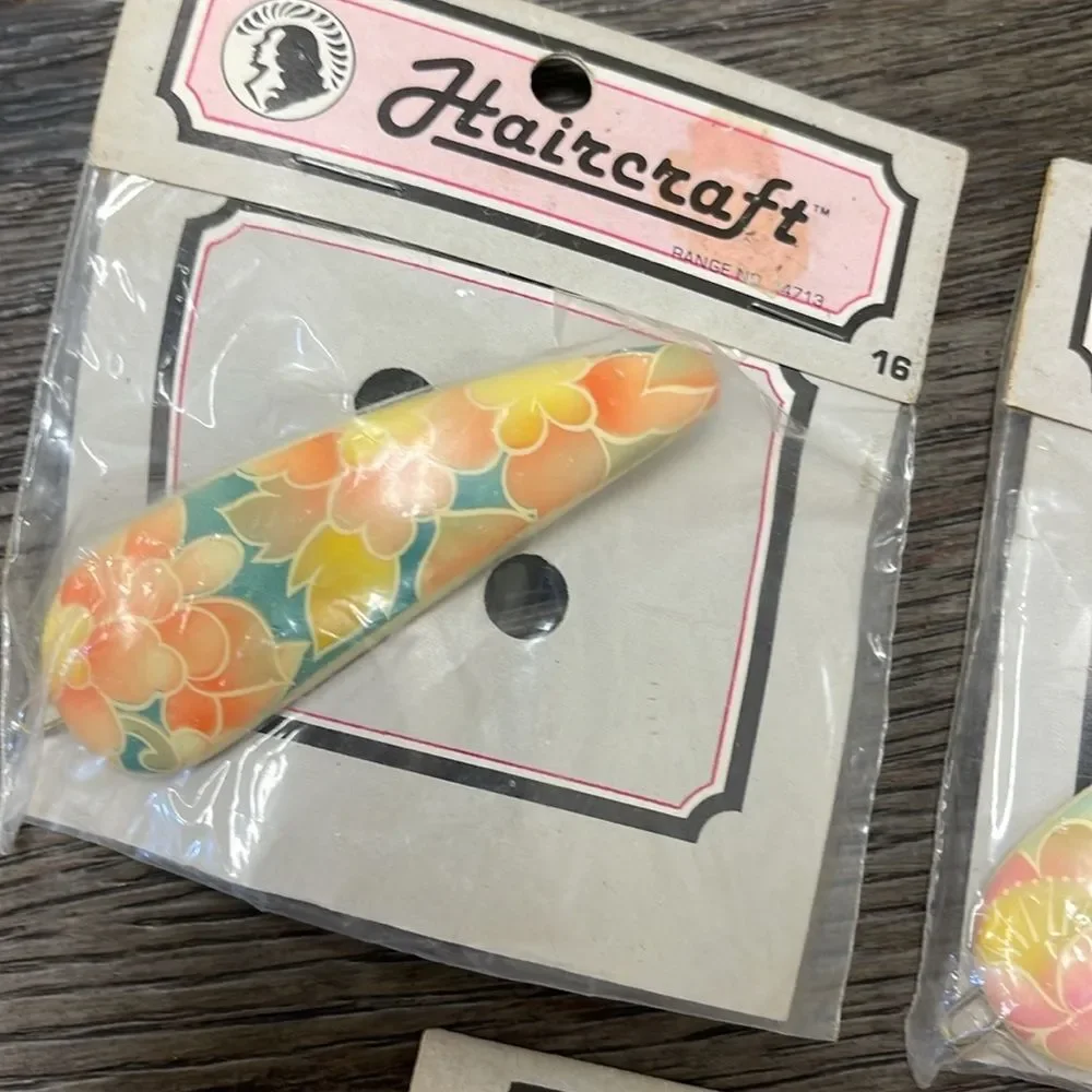 Vintage HAIRCRAFT Comb and Barrettes - Hair Clips NWT Hawaiian Print Design